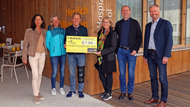 Gruppenbild mit Mag. Petra Pöschl (Stadtmarketing Hall in Tirol), Jens Stollberg (Lauftreff Hall in Tirol), Marina Baldauf (Vorstandsvorsitzende Tiroler Hospiz-Gemeinschaft), Dr. Eva Maria Posch (Bürgermeisterin der Stadt Hall in Tirol), Heinz Lutz (Obmann Haller Lauftreff), Dieter Tasch (Lauftreff Hall in Tirol)