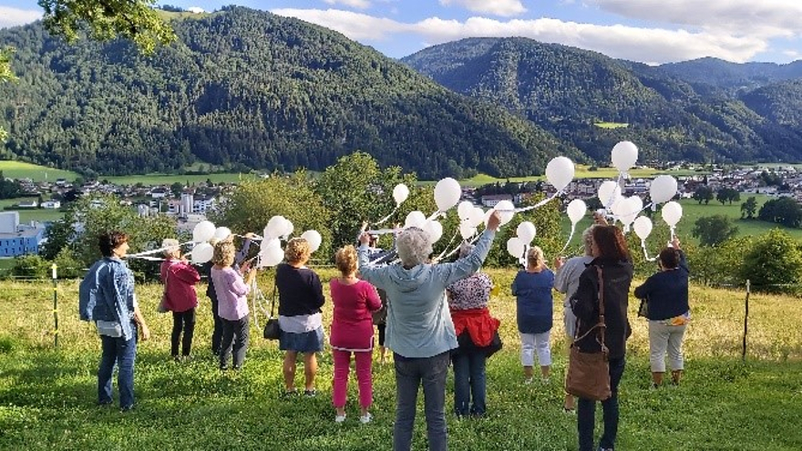 Luftballone steigen in die Luft