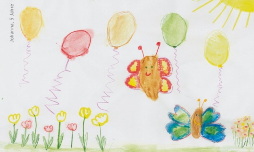 Eine Kinderzeichnung, auf der Blumen und Schmetterlinge zu sehen sind.