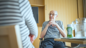 Adi im Zimmer auf der Hospiz- und Palliativstation