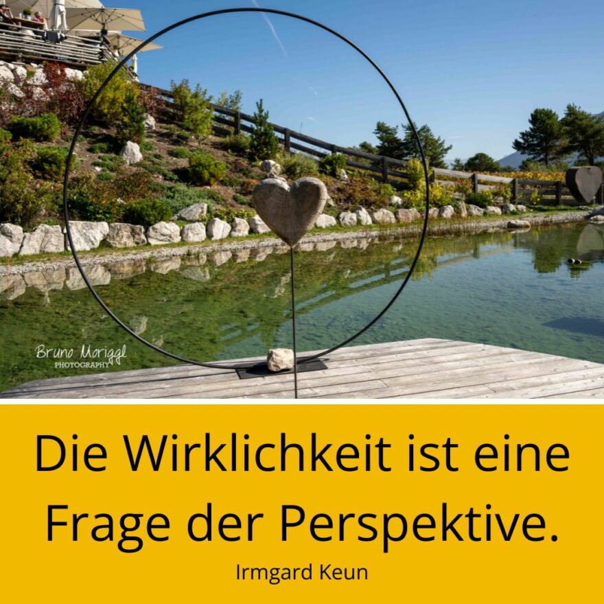 Bild von See mit Spruch: Die Wirklichkeit ist eine Frage der Perspektive. Irmgard Keun
