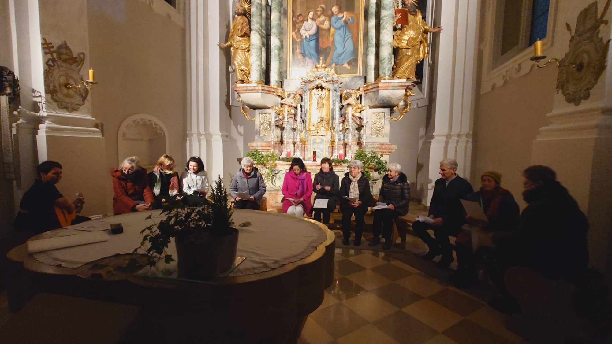 Andacht in Kirche