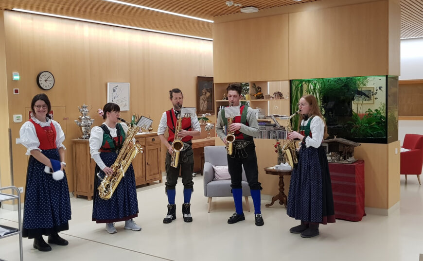 Saxophon Ensemble auf Station im Hospizhaus