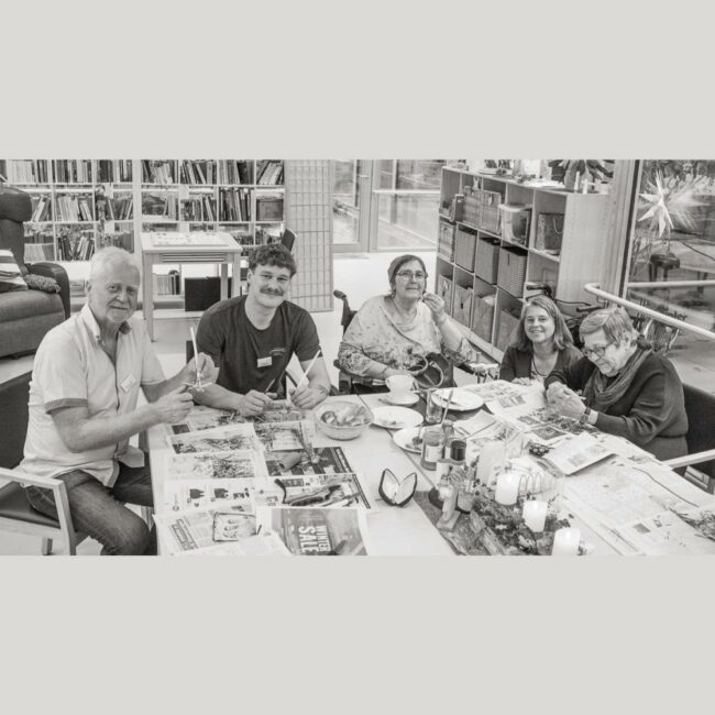Tageshospiz - Team mit Patient*innen bei Quirl-Basteln