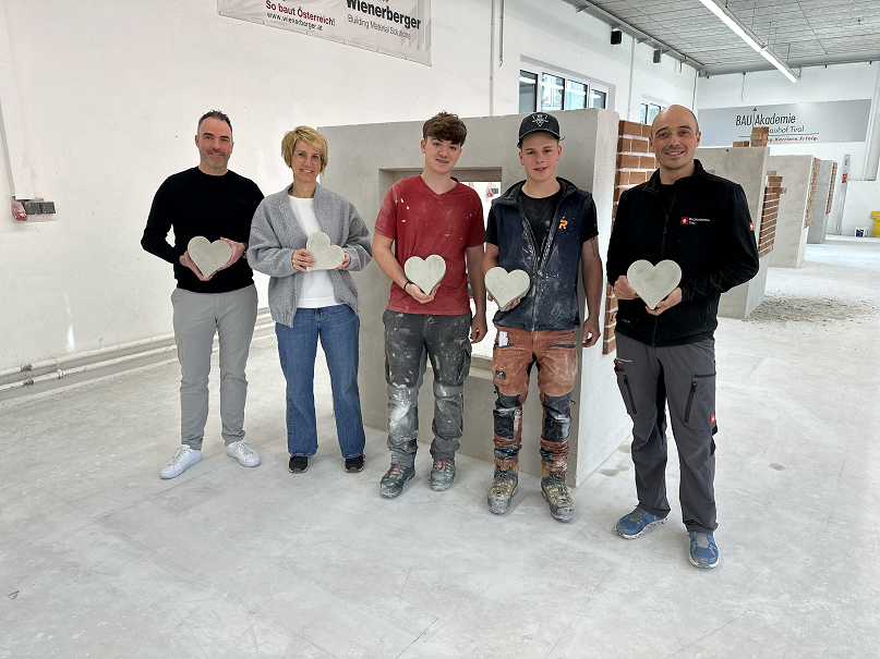 Gruppenfoto bei Bauakademie mit Hospiz