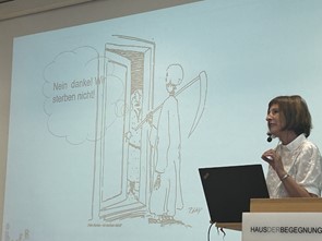 Dr. Sylvia Brahuhn beim Vortrag