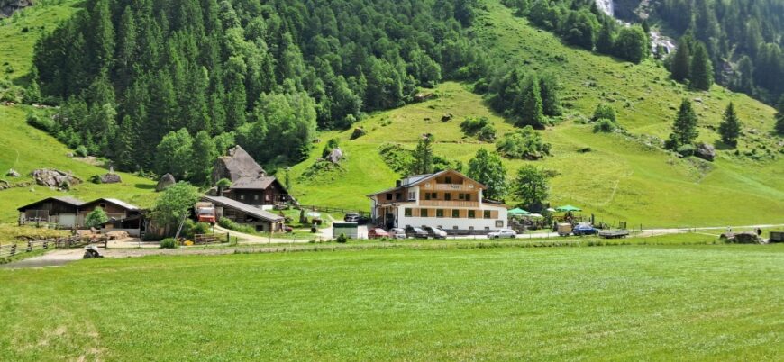 Wanderhütte am Berg