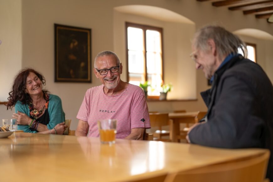 Konstantin Wecker lacht mit Hans