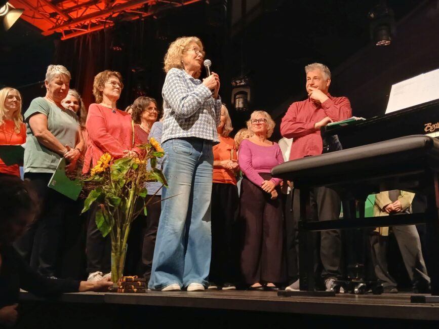 Marina Baldauf spricht Dankesworte