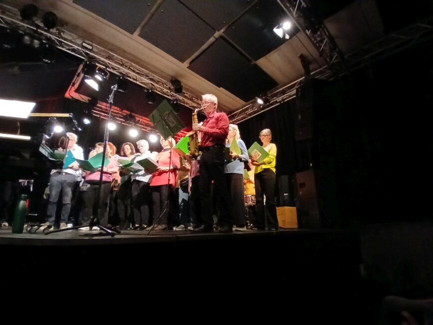 Chor der Vielfalt mit Saxofonspieler
