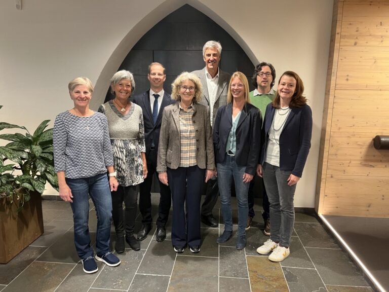 Renate Kirchlechner, Renate Mühlfeldner, Dr. Thomas Schiendl, Marina Baldauf, Mag. Johannes Haid, Dr. Katrin Gerger, Mag. Urban Regensburger, Beatrix Janowski (v.l.n.r.)