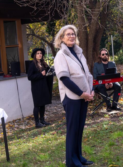 Marina Baldauf bei ihrer Ansprache