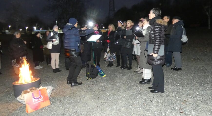 Der Hospizchor singt beim Baggersee