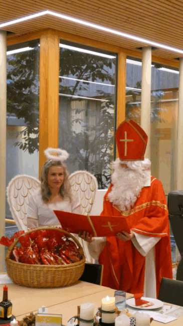 Nikolaus mit Engel im Tageshospiz