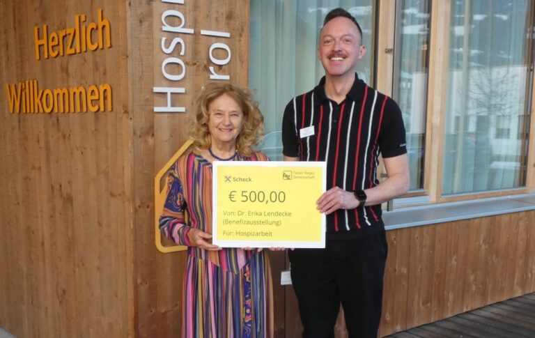 Im Bild: Dr. Erika Lendecke und Pflegedirektor Robert Profunser