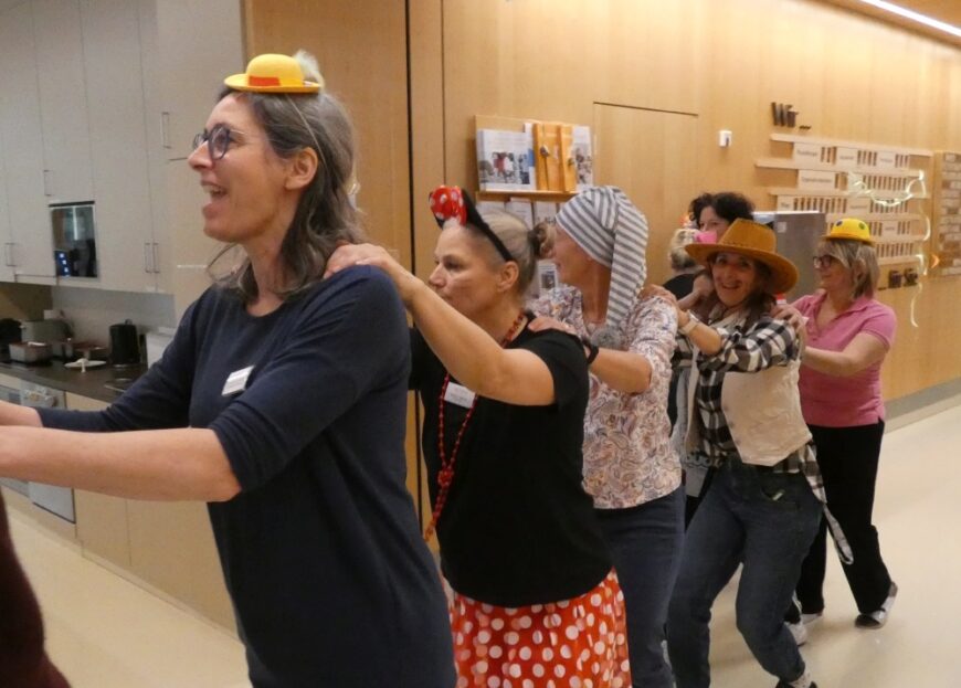 Viele lachende Gesichter