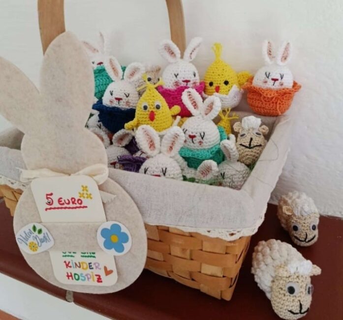 Osterhasen in Korb, mit bitte um Spende