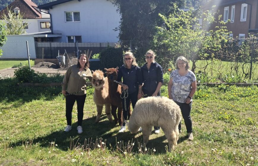 Unsere Sozialarbeiterinnen Melanie Huber und Petra Hillebrand mit Magdalena Klingenschmid und Kristin Peotta vom Nesseltalhof.