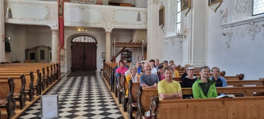 Die Pilger in der Kapelle