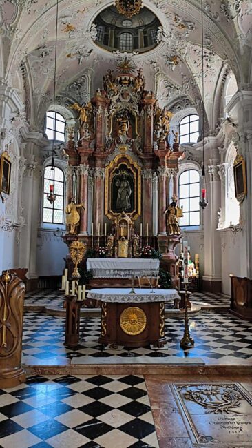 Der Altar in der Kiche