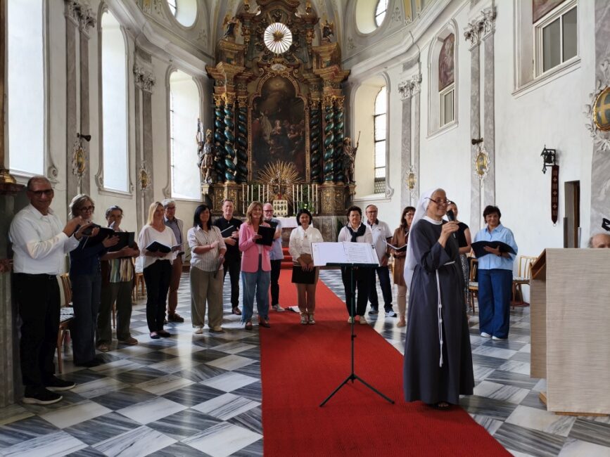 Der Hospizchor mit Schwester des Ordens
