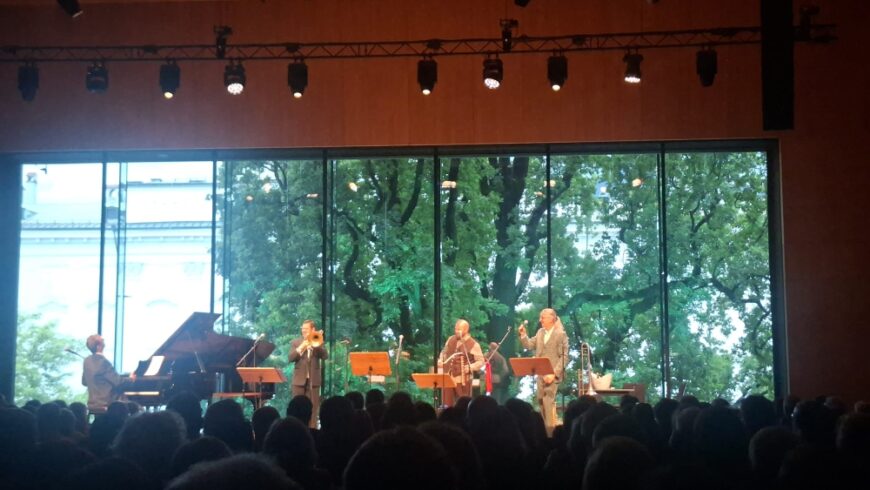 Foto vom Konzert im Haus der Musik. Im Bild 4 Musiker.