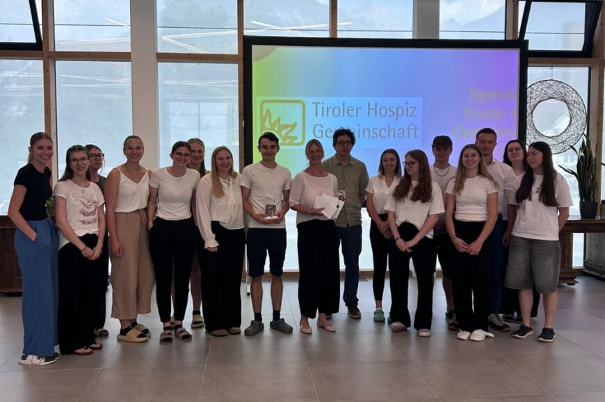 Die Schüler*innen die mit ihrem Projekt die Tiroler Hospiz-Gemeinschaft unterstützen