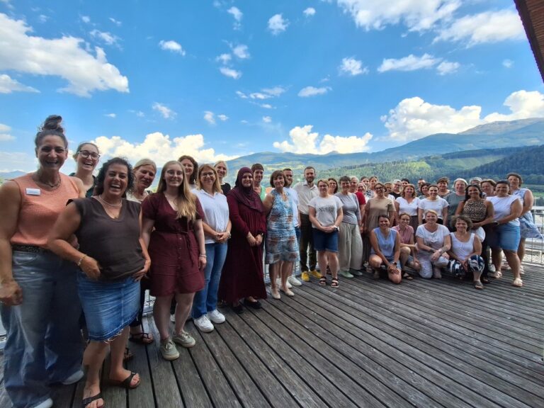 Gruppenbild der Teilnehmer*innen am Vernetzungstreffen