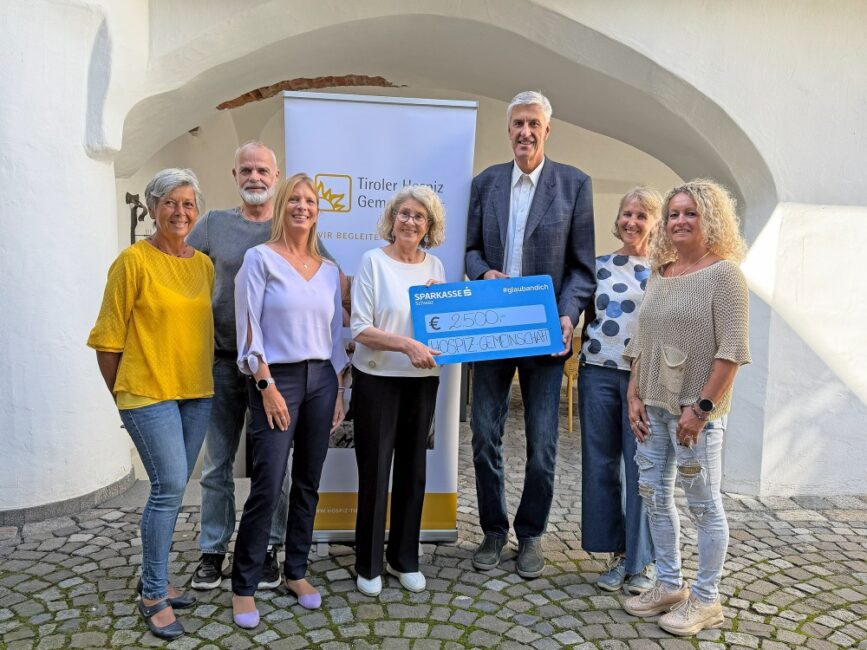 Im Bild: Renate Mühlfeldner, Walter Ager, Regionalbeauftragte Katrin Gerger, Vorsitzende Marina Baldauf, Vorstandsdirektor Mag. Johannes Haid, Gerlinde Jicha, Silke Kofler (v.l.n.r)